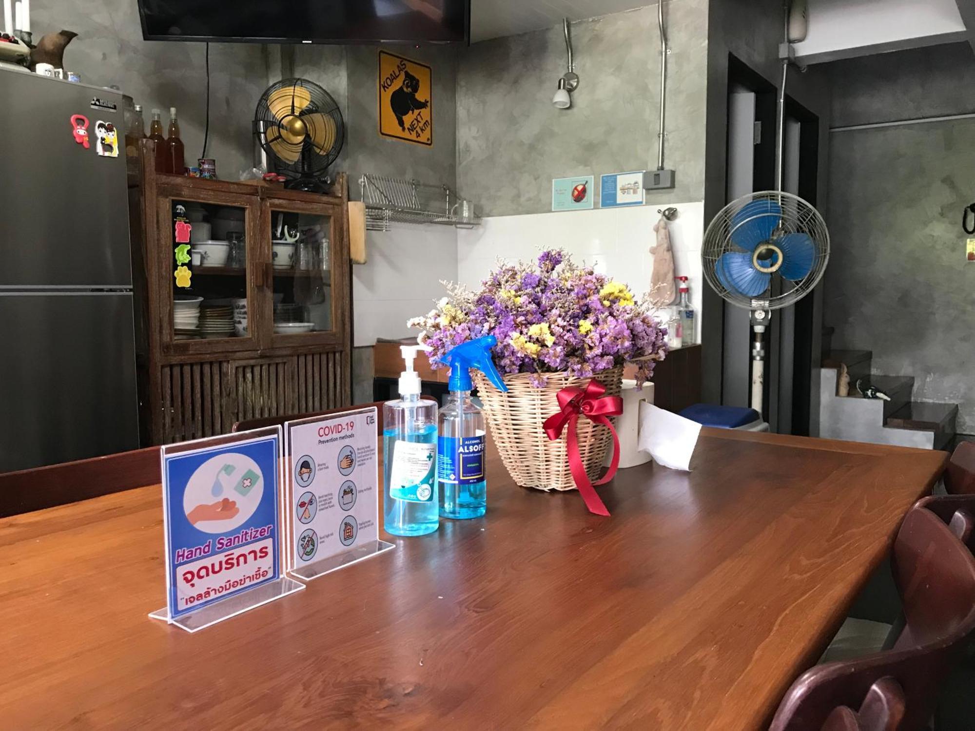 Baan Lung Poshtel Hostel Chiang Mai Exterior photo